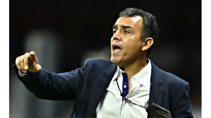 Ricardo Cadena, entrenador interino del Guadalajara.