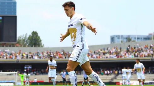 Dinenno se cargó al líder y lleva a Pumas al Repechaje