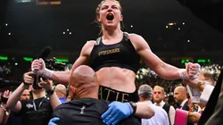 Taylor derrotó ajustadamente a Amanda Serrano.