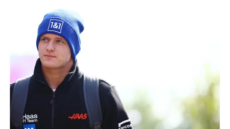 Mick Schumacher se sinceró sobre la renovación Sainz con Ferrari