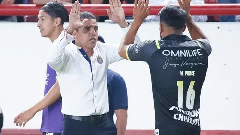 Cadena celebra con Ponce el gol de la victoria ante Necaxa.