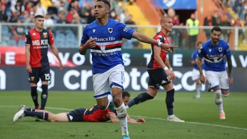 Johan Vásquez mira desde el fondo el festejo de Abdelhamid Sabiri.