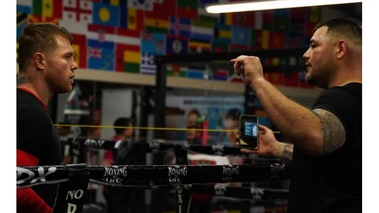 Andy Ruiz ayudó a David Benavídez.