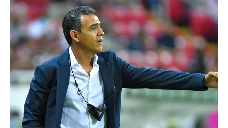 Ricardo Cadena, DT interino de Chivas.