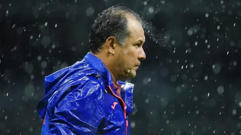 Juan Reynoso vive momentos complicados en su tercer torneo con Cruz Azul.