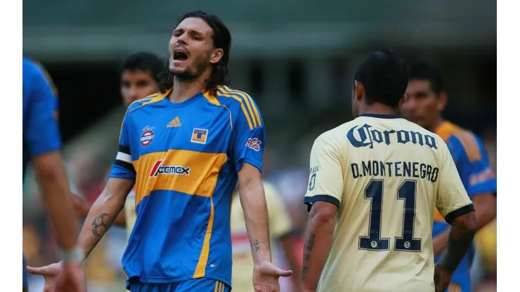 Fernando Ortiz con Tigres en el Bicentenario 2010 contra el América.