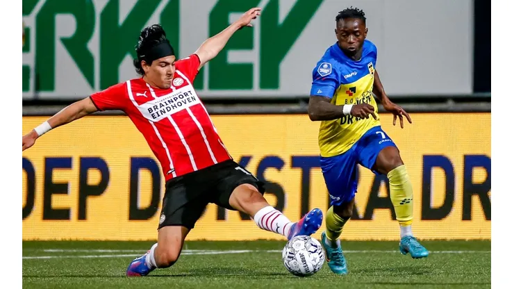 Erick Gutiérrez contra Issa Kallon del SC Cambuur.