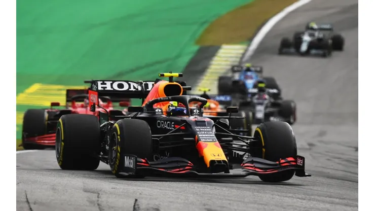 Checo Pérez durante el último sprint del 2021