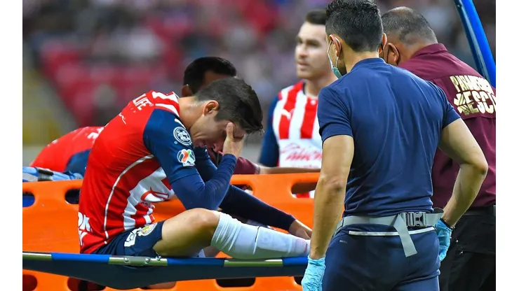 Las dos bajas que tiene Chivas de cara al partido con Pumas.