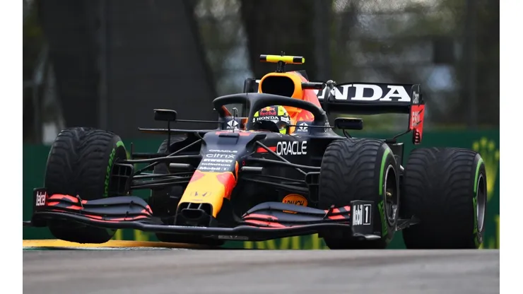 Checo Pérez durante el último Gran Premio de Emilia-Romaña