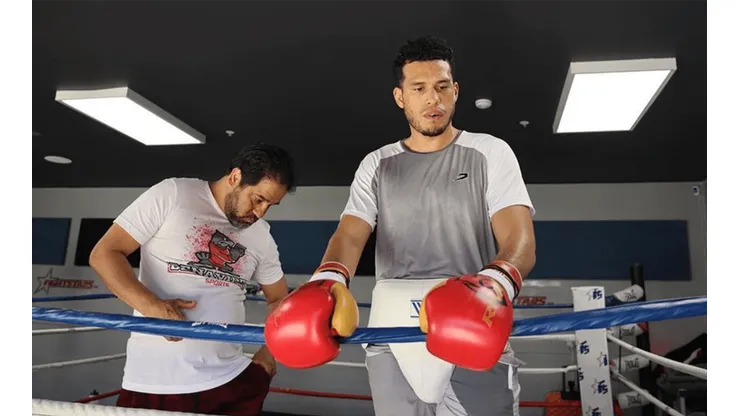 David Benavídez toma una decisión desesperada para ponerse en el camino de Canelo