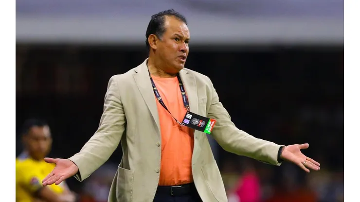 Juan Reynoso, en el ojo de la tormenta.