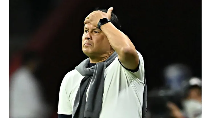 Juan Reynoso, en el ojo de la tormenta de la afición.