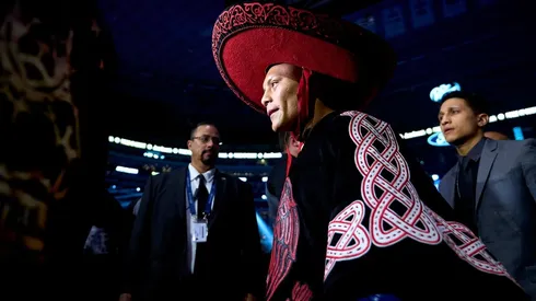 ¿Qué le dijo? La llamada de Canelo Álvarez antes que Pitbull Cruz saliera a pelear con Gamboa