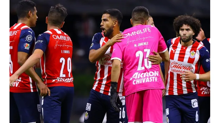 Chivas derrotó a Cruz Azul y volvió a la victoria.