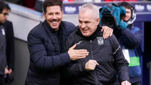 Cholo Simeone y Vasco Aguirre en un duelo en La Liga, en 2020.