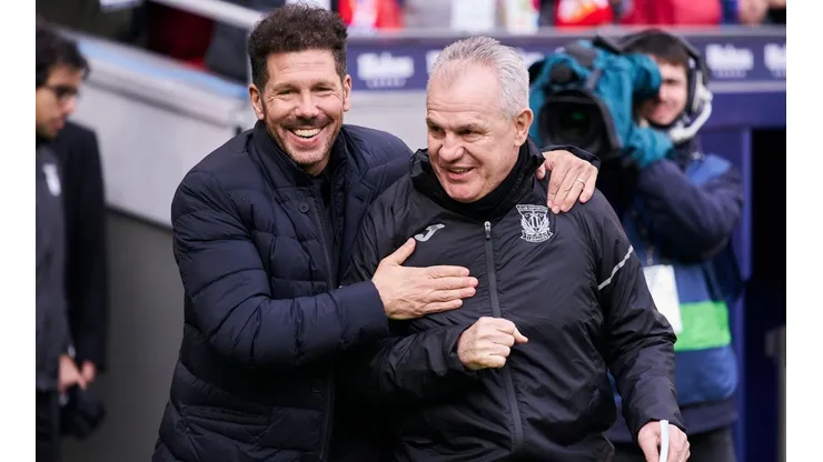 Cholo Simeone y Vasco Aguirre en un duelo en La Liga, en 2020.