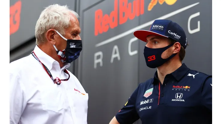Helmut Marko sale a responderle a Max Verstappen.