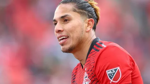 Salcedo vio de nuevo la roja.