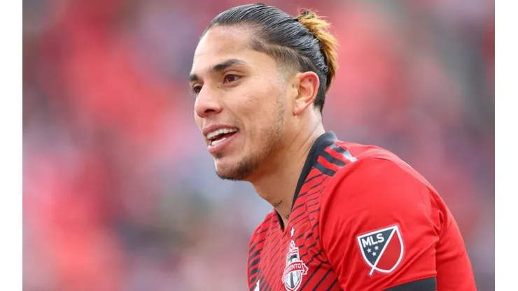 Salcedo vio de nuevo la roja.