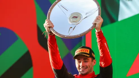 ¡Encantado! Charles Leclerc se rindió a los pies del equipo de mecánicos de Ferrari