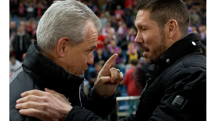 Vasco Aguirre en un enfrentamiento previo con Cholo Simeone.