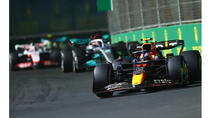 Checo Pérez a bordo del Red Bull en Arabia Saudita, ¿Cómo le irá en Australia? (Foto: Getty Images).