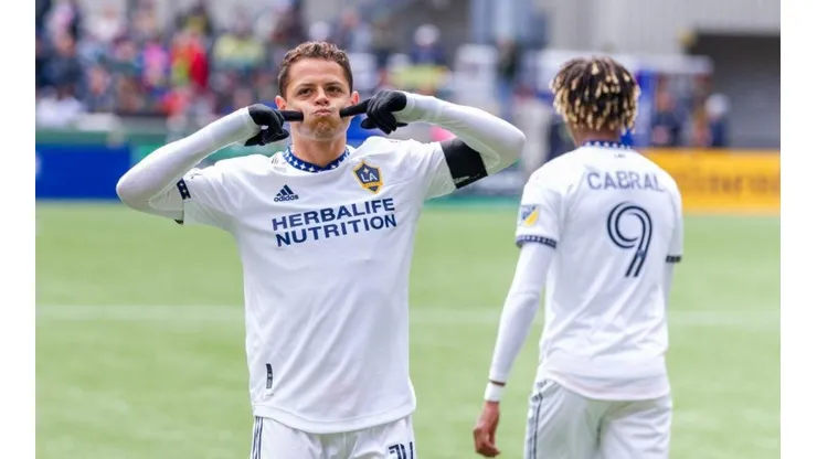 Chicharito Hernández adelantó al LA Galaxy con un golazo