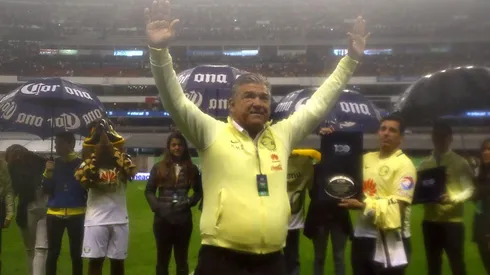 Héctor Miguel Zelada en el festejo del centenario del América.