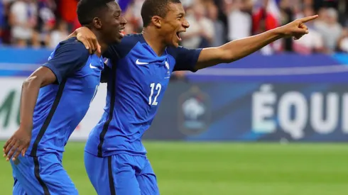 Ousmane Dembelé y Kylian Mbappé con la selección de Francia.