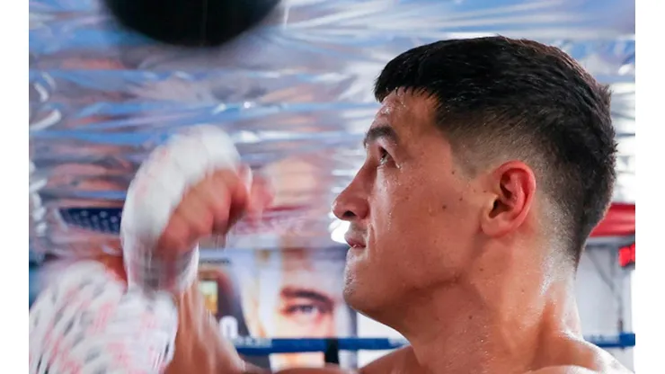 A un mes de enfrentar a Canelo, las fotos del físico de Bivol realmente dan miedo