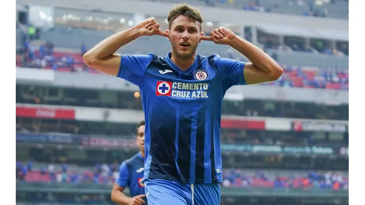 Santi Giménez le dio a Cruz Azul una sufrida victoria ante Atlas
