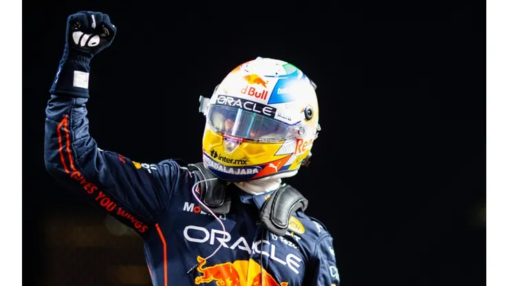 Checo no pudo darle mejor obsequio a su madre en su cumpleaños
