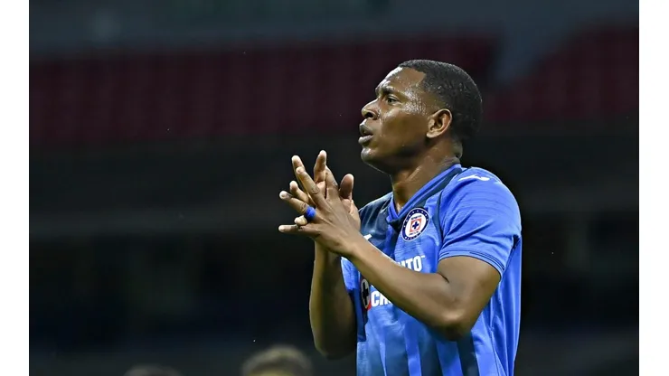Bryan Angulo deja Cruz Azul y pone rumbo a Brasil.