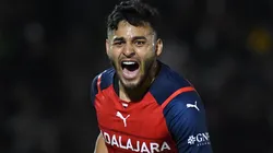 Alexis Vega aún no renueva con Chivas.