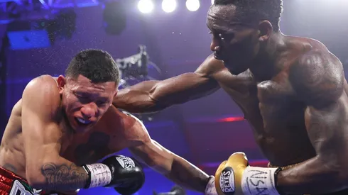 Tras demoler a Berchelt, Nakathila se le anima a los amos del peso ligero