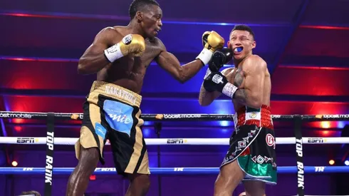 Miguel Berchelt perdió en su regreso al boxeo.