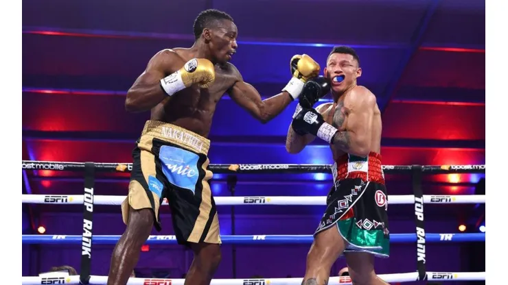 Miguel Berchelt perdió en su regreso al boxeo.
