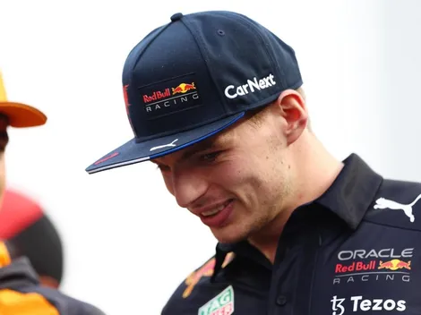 ¡Mírenme! Max Verstappen jugó futbol previo a la carrera de Arabia