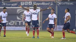 Juan David Angulo celebrando su segundo gol de la noche.