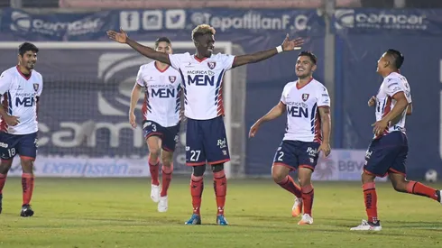 Juan David Angulo celebrando su segundo gol de la noche.