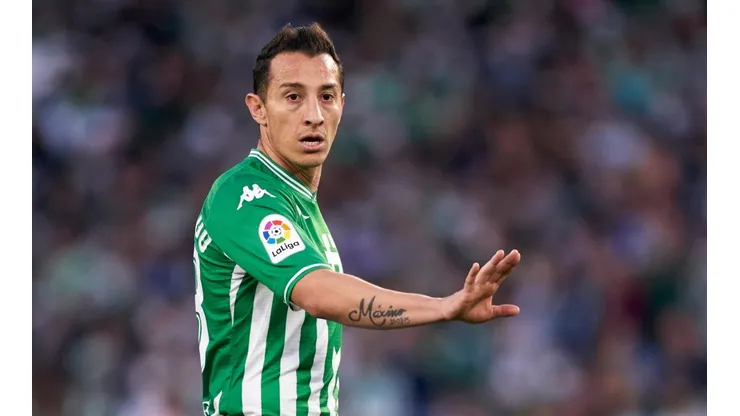 Guardado renovó con el Betis y Atlas seguirá esperando