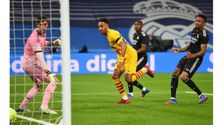 Pierre Emerick Aubameyang marcó el primer gol en el 4-0 del Barcelona al Real Madrid.