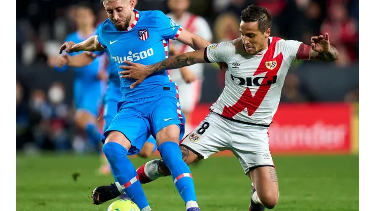 Héctor Herrera en duelo con Oscar Trejo del Rayo Vallecano.