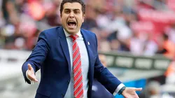 Leaños duda con el centrodelantero de Chivas.