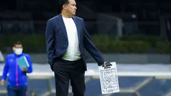 Juan Reynoso tiene a Cruz Azul en la pelea en dos frentes.