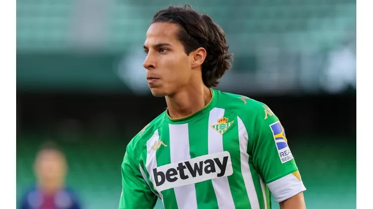 La joya mexicana no está feliz en Real Betis.