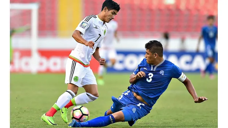 Uriel Antuna contra Roberto Domínguez en un Premundial Sub 20.