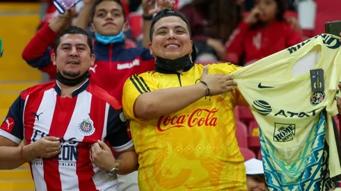Aficionados de América y Guadalajara en armonía en el estadio Akron.