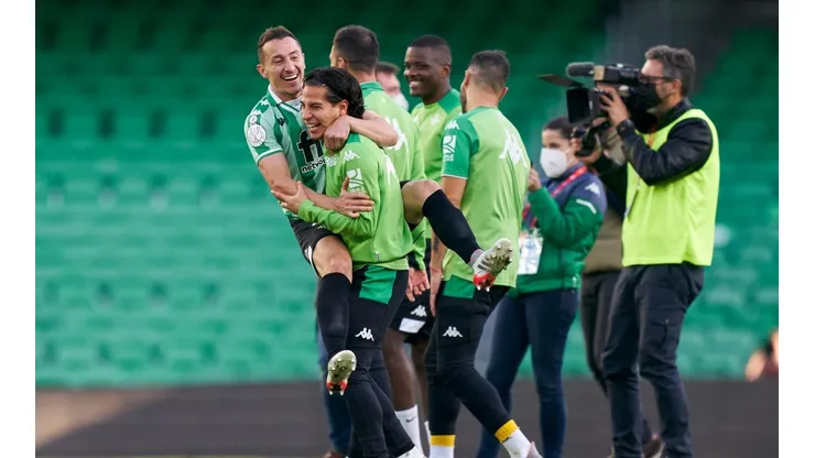 ¿Qué se come? Guardado y Lainez recibieron una visita muy especial